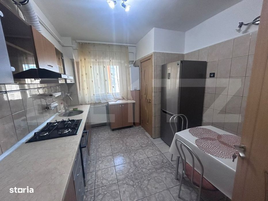 Apartament cu 3 camere, decomandat, centru-Universitate
