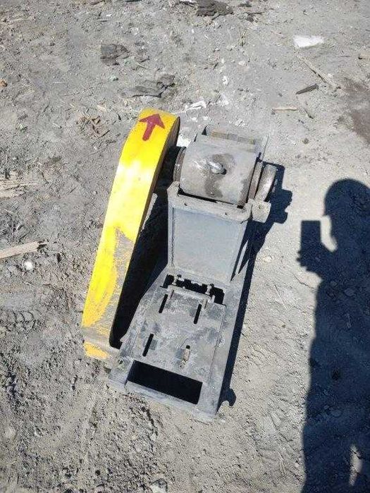 Дробилка щековая лабораторная ВВ200