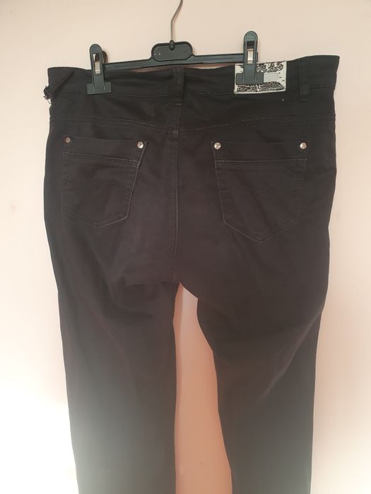 Два чифта дънки бяли и черни