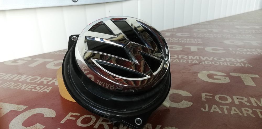 Дръжка с емблема за багажник VW Golf 7 2016 - 2021