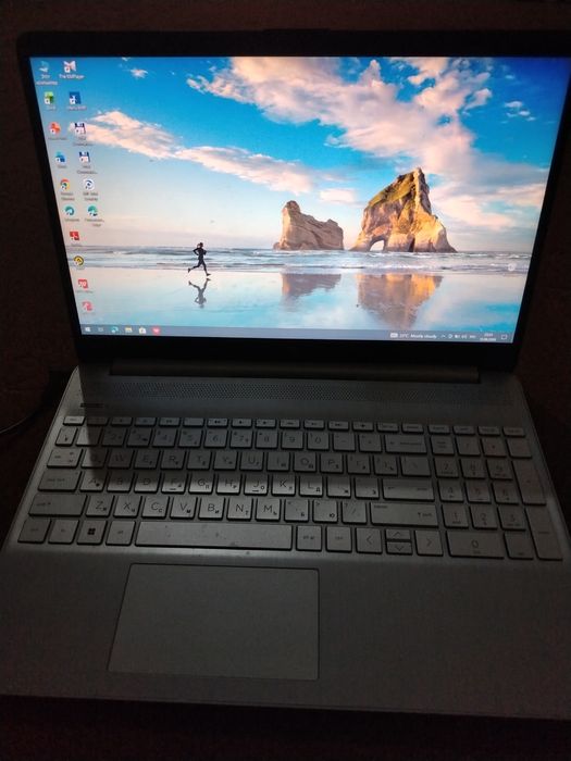 Notbook sotiladi