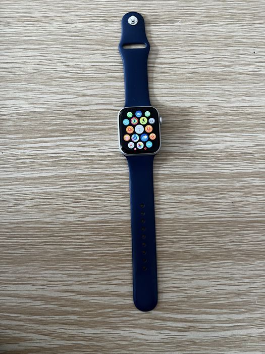 Продается Apple Watch Se 44mm
