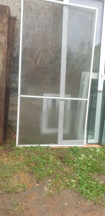 vănd 3 geamuri termopant sunt ca noidemensiunea1,10 pe1,30 un geam termopan 68 pe 49 două uşi termopan 2,25 pe 70 trei sticle termopan pe 1,90 pe 86 ,
