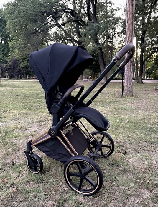 Бебешка количка Cybex Priam 4 Rose Gold в черно - кош за новородено и тапицерия 6м+