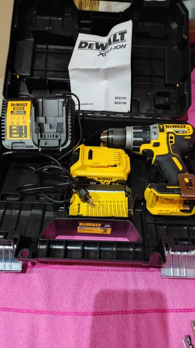 Autofiletanta motor fără perii DEWALT