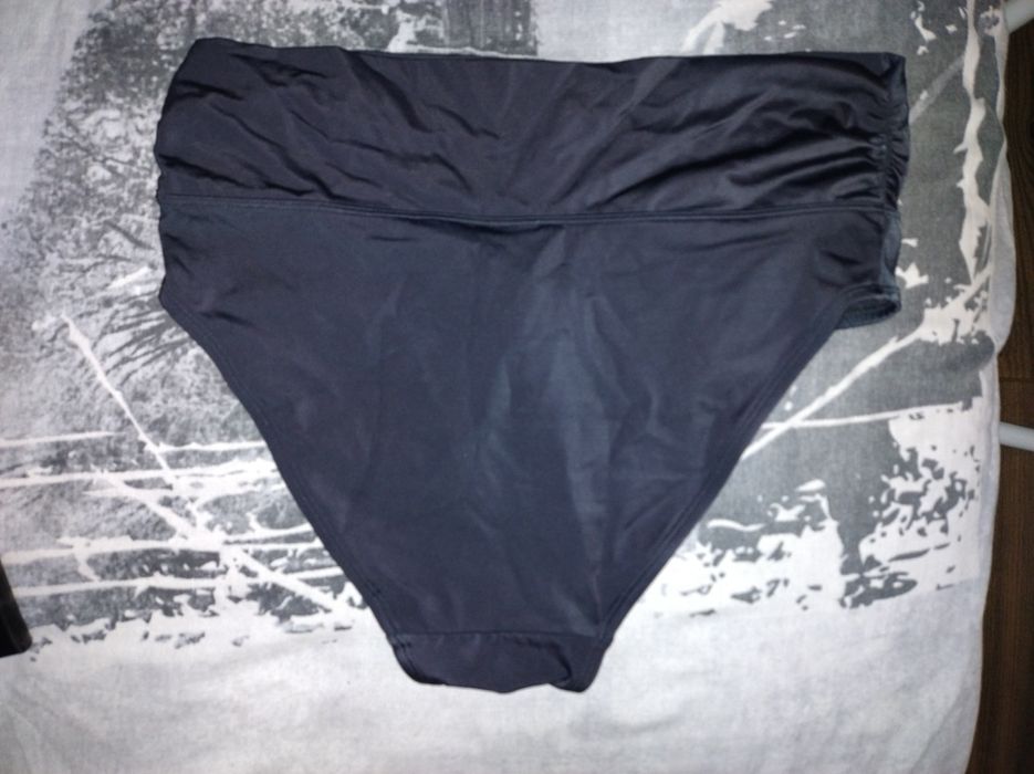 Долнище на бански