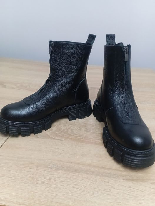 Женские кожаные ботинки