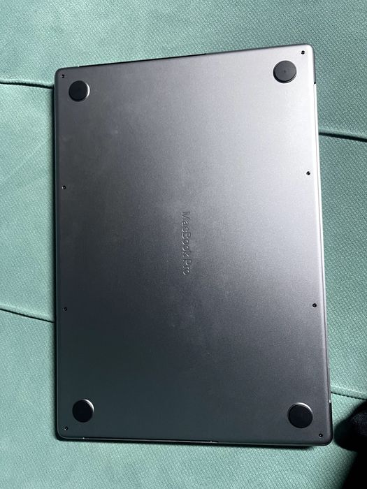 Продаю MacBook M1 Pro