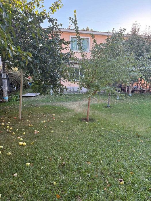 Продам коттедж в  центре города в 12 мкр