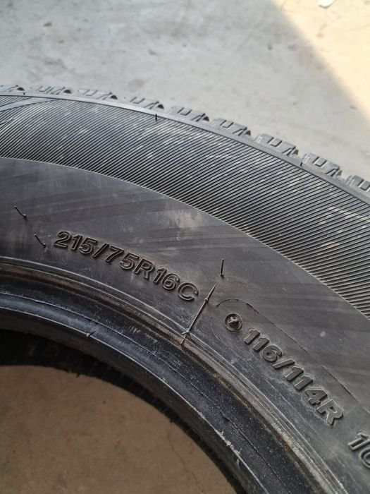 2 anvelope iarnă 215 75 r16 C Lassa