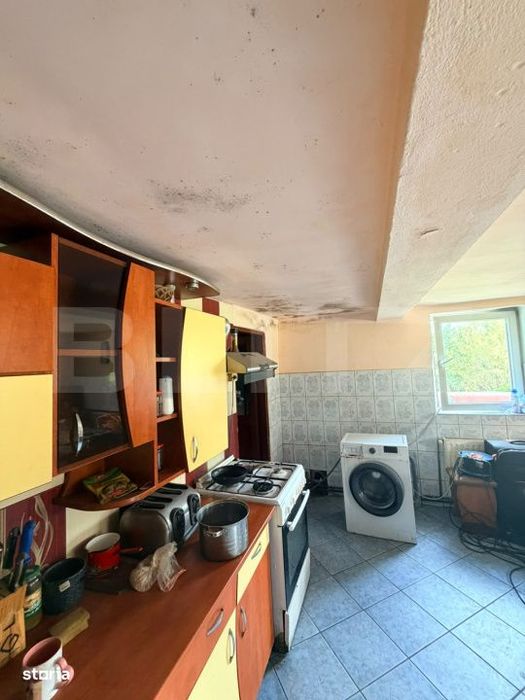 Casa de vanzare, 220 mp, teren 2.000 mp, zona Predelut