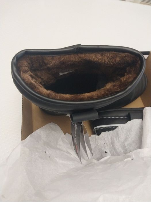 Продам новые  две пары обуви