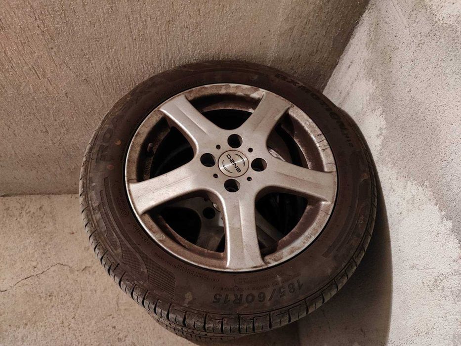 Продавам лети джанти 15 цола с летни гуми 185/60R15 за Hyundai i20