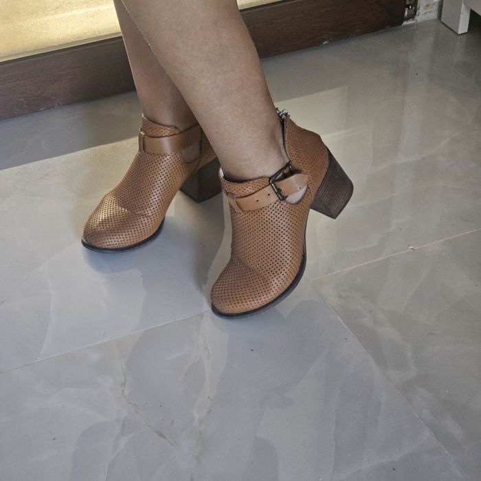 Botine maro comode pentru piciorul lat
