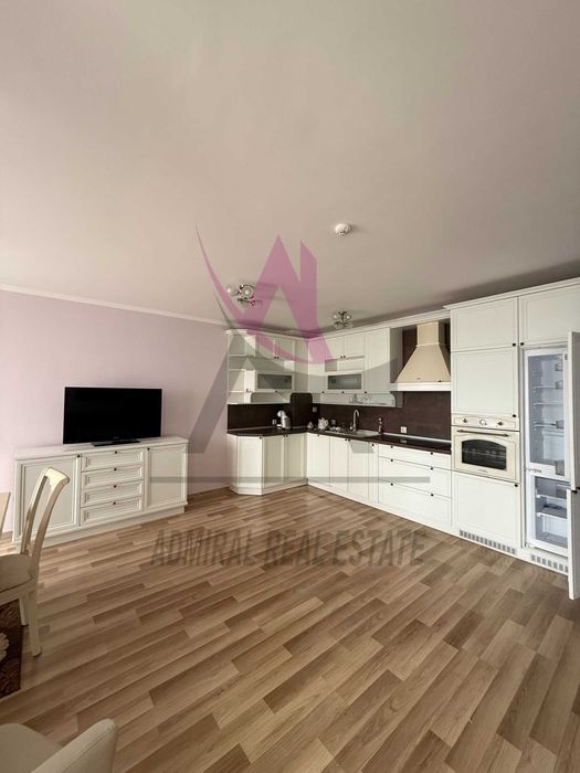 Дава се под наем Тристаен апартамент в Варна, Левски - 118 кв.м за 947.58 € - Снимка #1