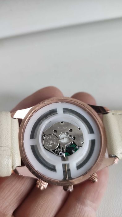 Дамски ръчен часовник кварцов механизъм