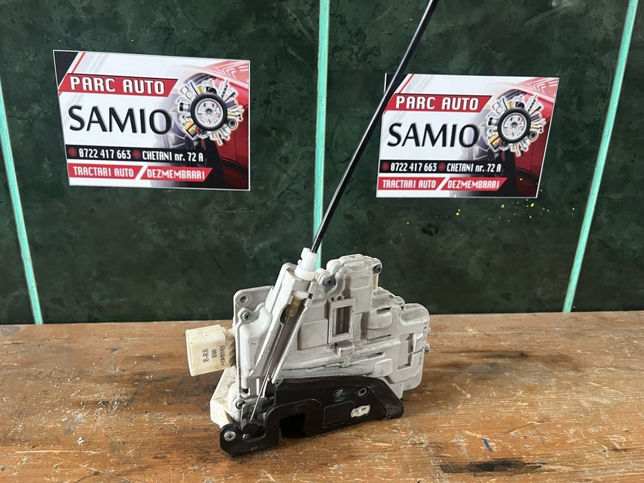 broasca audi a4 b7 dreapta fata