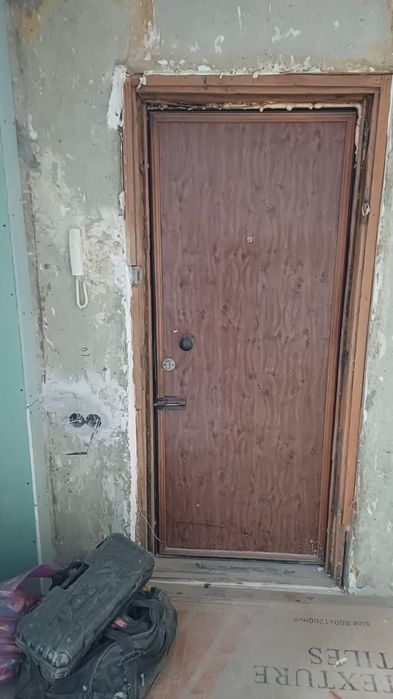 Продам железную дверь