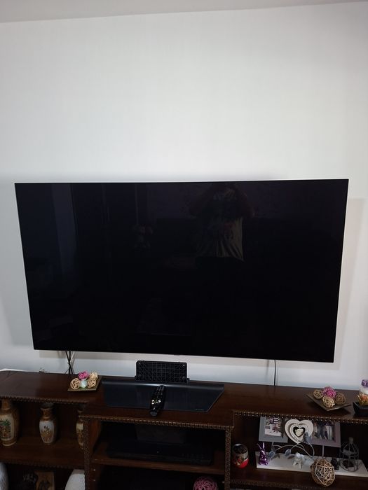 Tv Lg Oled seria Bx diagonala 164 cm, il detin de aproximativ 4 ani merge impecabil fara retentie  de imagine si  nici cel mai mic semn de Burn In .