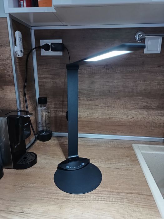 Настолна лампа нова