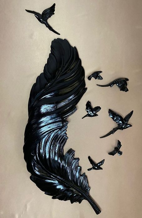 Панно на стену.  Перо с птицами.