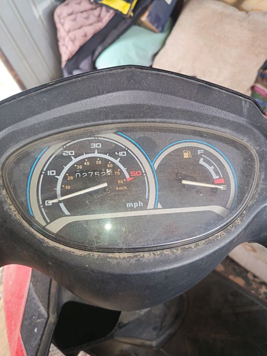 Продам м8 красного цвета 125 сток