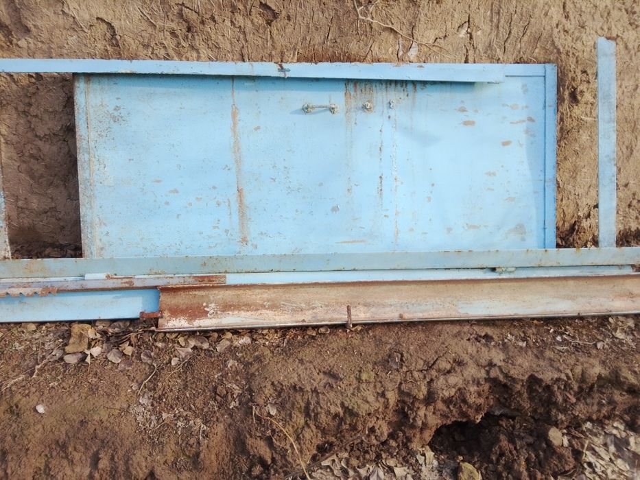 Boʻyi 3 eni 4 temir darvoza sotiladi narxi kelishiladi holati yaxshi.
