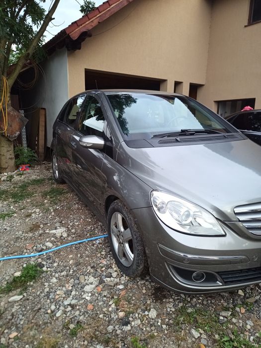 Vând Mercedes B 200