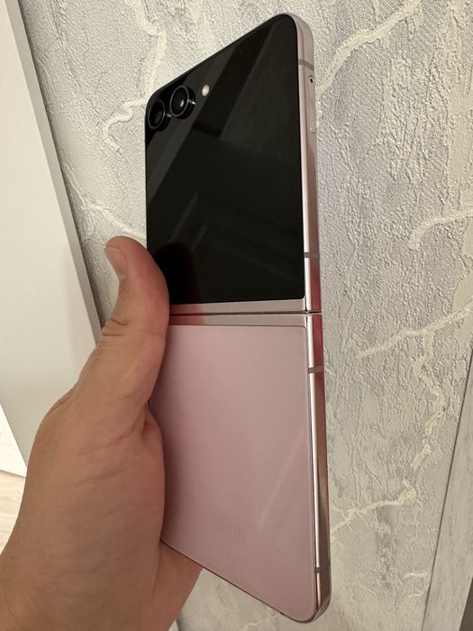 Срочно Samsung Galaxy Z Flip5