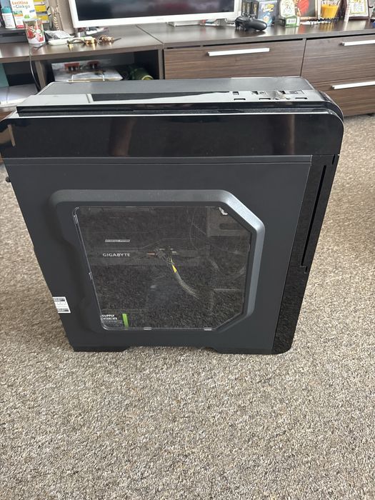Vand pc gaming ryzen 5 3600 , gtx 1650, 16gb ram ddr4 , 750gb ssd