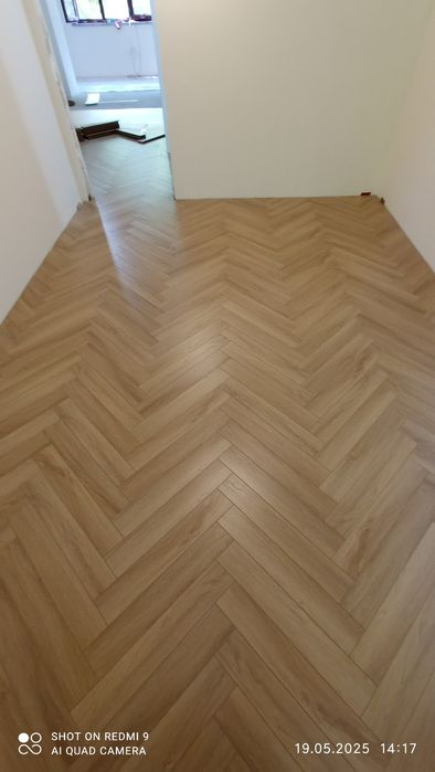 Укладка ламината ёлочкой.