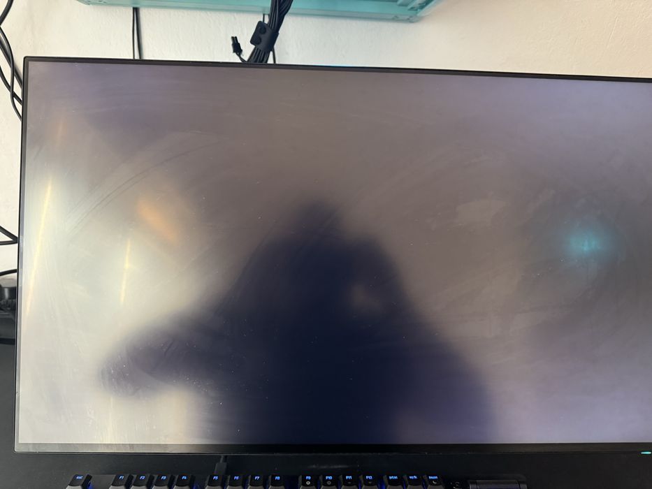 Alienware AW2723DF 1440p 280 hz + подарък видео карта Rx 570