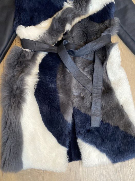Vând haina de blana cu piele marimea Xs -S