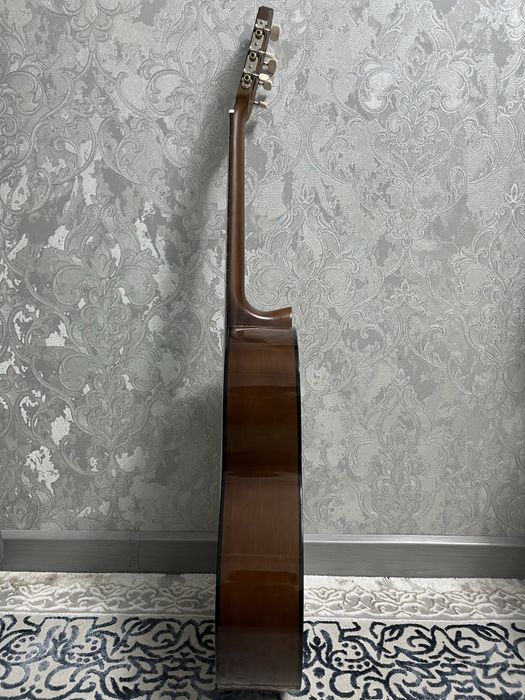 Продается классическая гитара Yamaha C40 торг есть