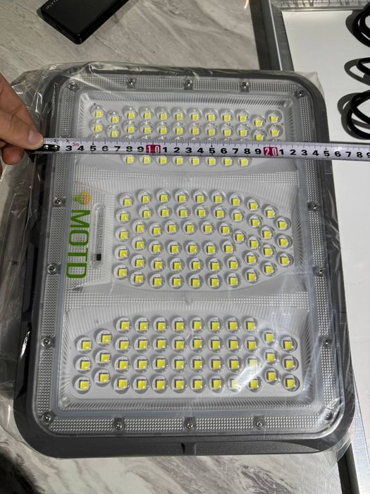 LED ПРОЖЕКТОР с солничним панелю