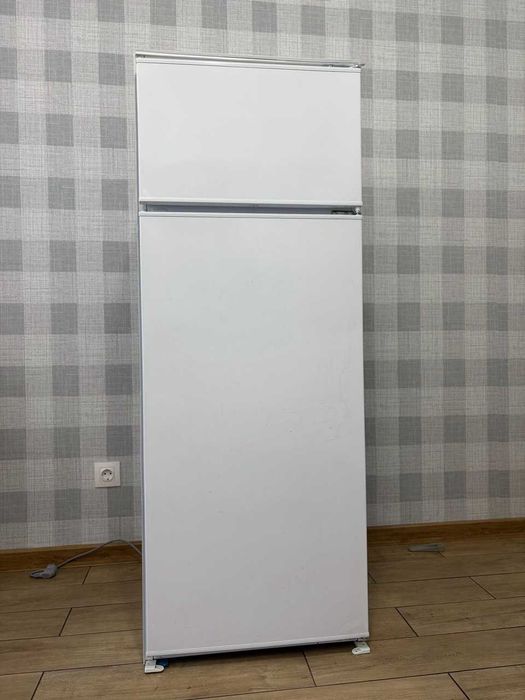 Хладилник за вграждане с две врати Beko BDSA250K4SN (220л, 144,8см)