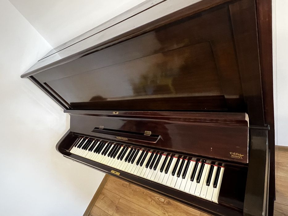 Pianină germană P. Schmitt (Wilmersdorf) – 3 pedale – stare foarte bună