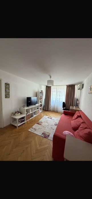 Inchiriez apartament