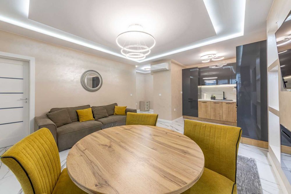 Дава се под наем Тристаен апартамент в Варна, Цветен квартал - 80 кв.м за 947.58 € - Снимка #19