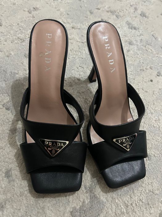 Продаются кожаные босоножки