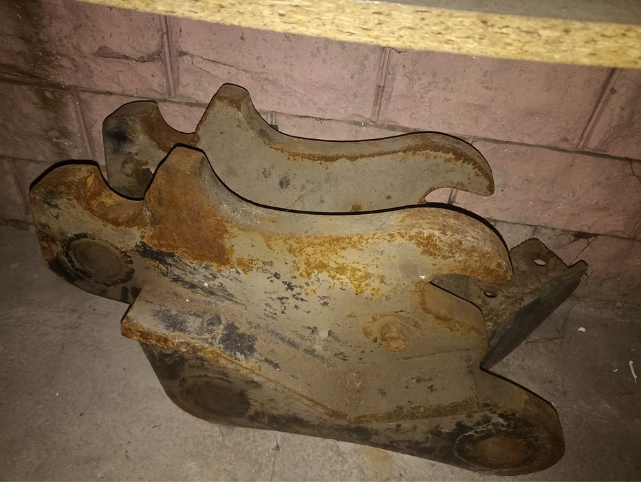 Продается быстросъем на экскаватор 3в1