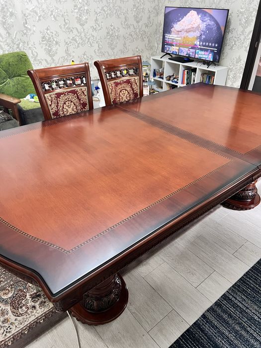 Продаем стол со стульями