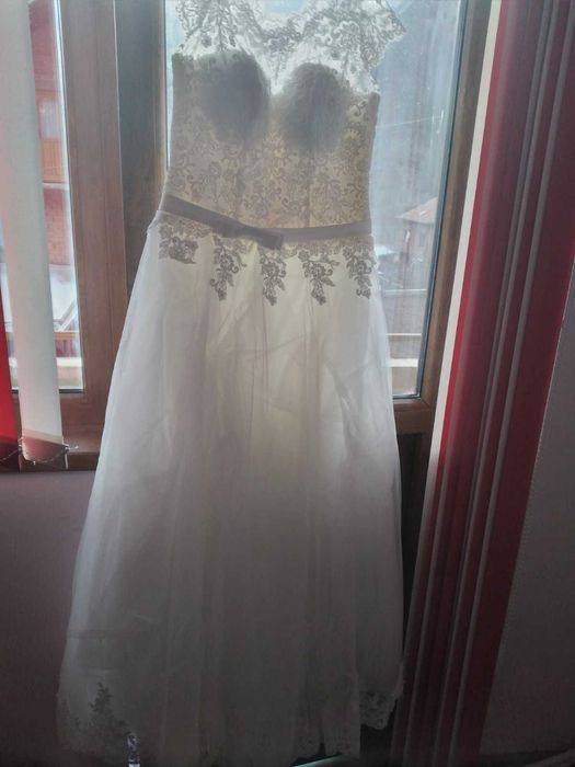 Булчинска рокля с дантела