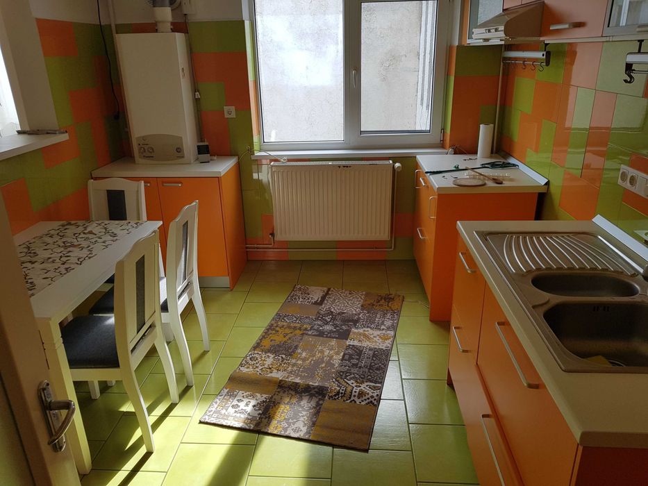 Inchiriez apartament cu 4 camere in Zamca