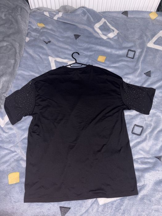 Tricou Negru cu pietricele L nou