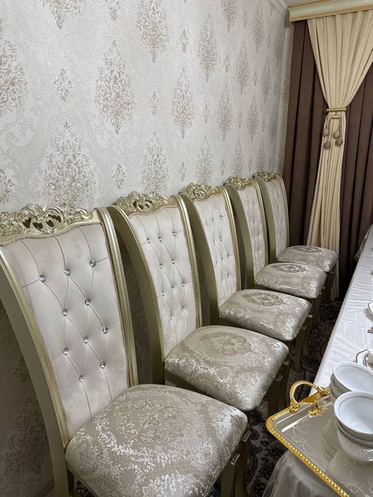 Стол + 10 та стули билан сотилади + хонтахта болади