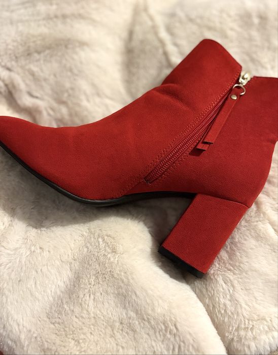 Vând cizmulițe, marime:38