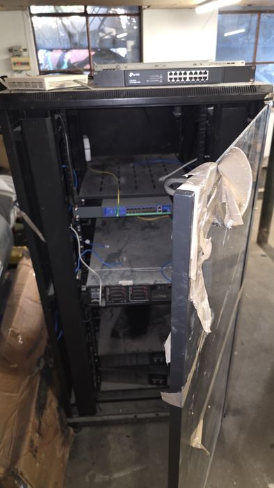 Server functional , 2 ups uri