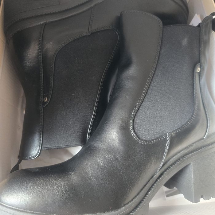 Чисто нови дамски  боти 41 с етикет и кутия маркови