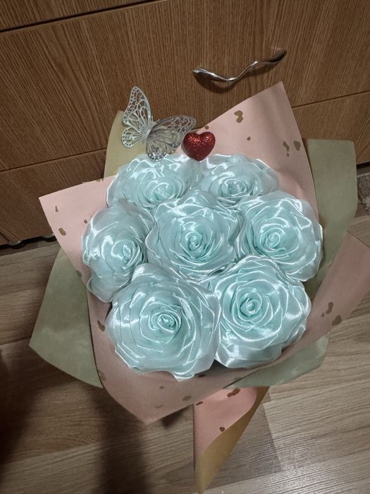 Trandafiri din satin